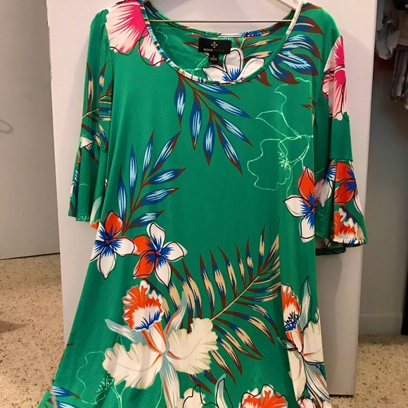 Ronni Nicole Dresses & Skirts - Ronni Nicole Green Tropical Print Dress